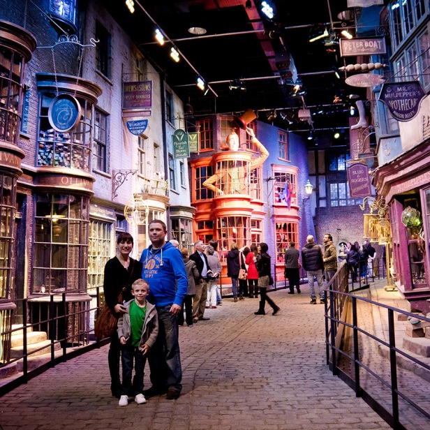 Warner-Bros-Studio-Tour-London-The-Making-of-Harry-Potter-Attraction-featured